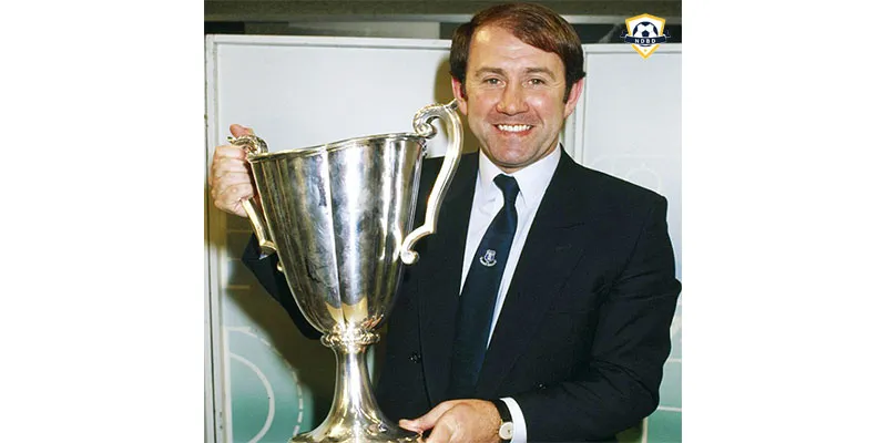 Howard Kendall ăn mừng chức vô địch với Everton năm 1985