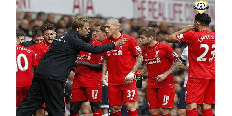 Jurgen Klopp hướng dẫn cầu thủ Liverpool thực hiện pressing tầm cao