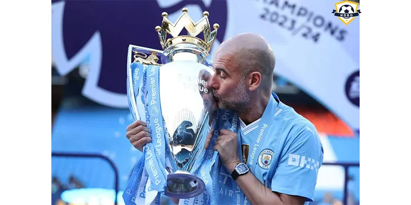 Pep Guardiola ăn mừng chức vô địch Premier League cùng Manchester City