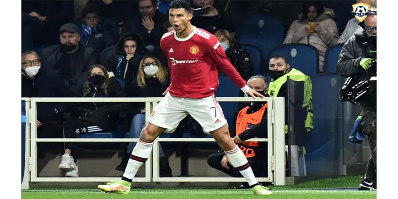 Ronaldo thực hiện ăn mừng kiểu "Siuuu" tại Old Trafford